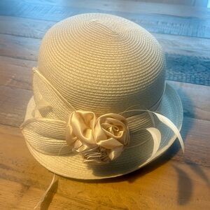 Elegant Vintage Ivory/Cream Women's Hat with Floral Accent